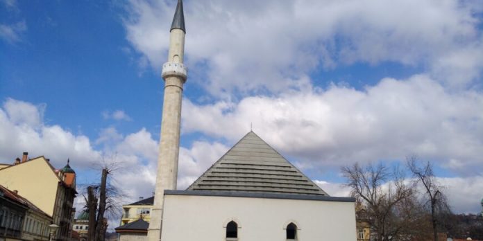 džamija